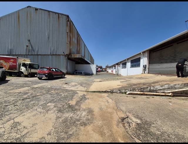 9,600M² WAREHOUSE FOR SALE IN DENVER